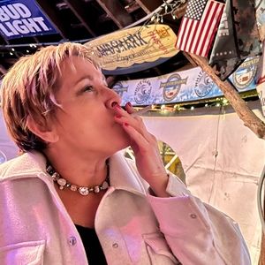 Meet your Posher, Joan